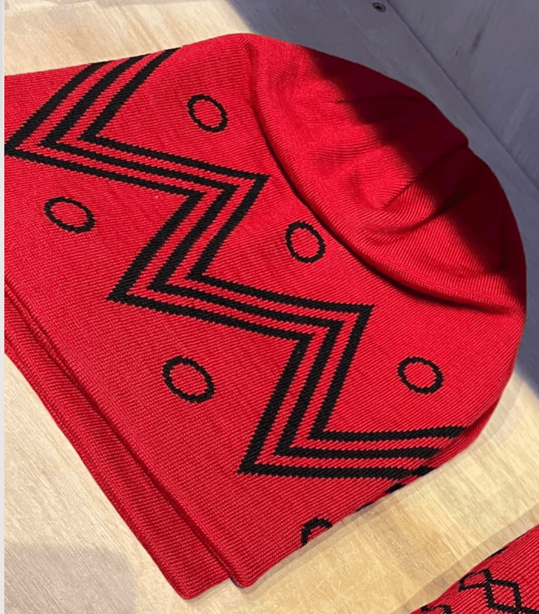 Rød njunnesuorran lue